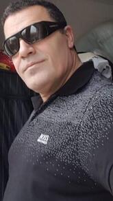 انا u، 55 سنة هنا من أجل البحث عن شريك لتحقيق زواج عادي تعرف عليّ أكثر من خلال بروفايلي، فربّ صدفة خير من ألف ميعاد.