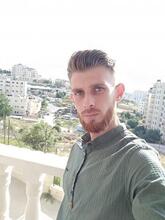 انا متزوج، 35 سنة هنا من أجل البحث عن شريك لتحقيق زواج عادي تعرف عليّ أكثر من خلال بروفايلي، فربّ صدفة خير من ألف ميعاد.