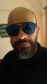 انا أعزب، 43 سنة هنا من أجل البحث عن شريك لتحقيق زواج عادي تعرف عليّ أكثر من خلال بروفايلي، فربّ صدفة خير من ألف ميعاد.