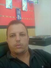 انا من تمالوس، أعزب، 40 سنة هنا من أجل البحث عن شريك لتحقيق زواج عادي تعرف عليّ أكثر من خلال بروفايلي، فربّ صدفة خير من ألف ميعاد.