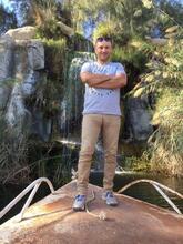 انا أرمل، 40 سنة هنا من أجل البحث عن شريك لتحقيق زواج عادي تعرف عليّ أكثر من خلال بروفايلي، فربّ صدفة خير من ألف ميعاد.