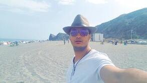 انا من فجيج، أعزب، 35 سنة هنا من أجل البحث عن شريك لتحقيق زواج عادي تعرف عليّ أكثر من خلال بروفايلي، فربّ صدفة خير من ألف ميعاد.
