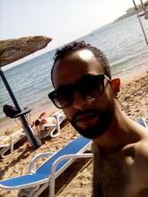 انا من شبين الكوم، متزوج، 36 سنة هنا من أجل البحث عن شريك لتحقيق زواج عادي تعرف عليّ أكثر من خلال بروفايلي، فربّ صدفة خير من ألف ميعاد.