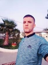 انا أعزب، 36 سنة هنا من أجل البحث عن شريك لتحقيق زواج عادي تعرف عليّ أكثر من خلال بروفايلي، فربّ صدفة خير من ألف ميعاد.