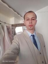 انا من حلوان، أعزب، 39 سنة هنا من أجل البحث عن شريك لتحقيق زواج عادي تعرف عليّ أكثر من خلال بروفايلي، فربّ صدفة خير من ألف ميعاد.