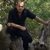 انا من سليمانية، متزوج، 46 سنة هنا من أجل البحث عن شريك لتحقيق زواج عادي تعرف عليّ أكثر من خلال بروفايلي، فربّ صدفة خير من ألف ميعاد.