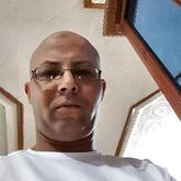 انا متزوج، 48 سنة هنا من أجل البحث عن شريك لتحقيق زواج متعدد تعرف عليّ أكثر من خلال بروفايلي، فربّ صدفة خير من ألف ميعاد.