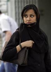 انا من خورفكان، مطلقة، 40 سنة هنا من أجل البحث عن شريك لتحقيق زواج عادي تعرف عليّ أكثر من خلال بروفايلي، فربّ صدفة خير من ألف ميعاد.