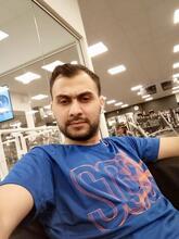 انا شخص هادئ طيب لين الطبع لا اشرب ولا ادخن ملتزم وشخص بيتوتي يعني من بيتي لعملي احب الحياة والسفر واكره التعامل مع الناس السلبيين و احب الناس الايجابيين احب...