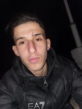 انا من عنابة، مطلق، 42 سنة هنا من أجل البحث عن شريك لتحقيق زواج عادي تعرف عليّ أكثر من خلال بروفايلي، فربّ صدفة خير من ألف ميعاد.