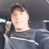 انا أعزب، 37 سنة هنا من أجل البحث عن شريك لتحقيق زواج عادي تعرف عليّ أكثر من خلال بروفايلي، فربّ صدفة خير من ألف ميعاد.