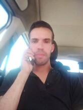 انا من البويرة، أعزب، 40 سنة هنا من أجل البحث عن شريك لتحقيق زواج عادي تعرف عليّ أكثر من خلال بروفايلي، فربّ صدفة خير من ألف ميعاد.