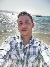 انا من الجلفة، متزوج، 44 سنة هنا من أجل البحث عن شريك لتحقيق زواج متعدد تعرف عليّ أكثر من خلال بروفايلي، فربّ صدفة خير من ألف ميعاد.