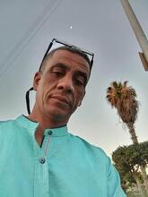 انا من مصر، متزوج، 53 سنة هنا من أجل البحث عن شريك لتحقيق زواج متعدد تعرف عليّ أكثر من خلال بروفايلي، فربّ صدفة خير من ألف ميعاد.