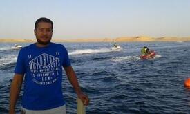 انا من سوهاج، مطلق، 41 سنة هنا من أجل البحث عن شريك لتحقيق زواج عادي تعرف عليّ أكثر من خلال بروفايلي، فربّ صدفة خير من ألف ميعاد.
