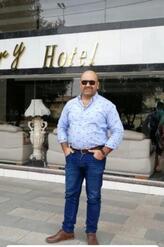 انا مطلق، 53 سنة هنا من أجل البحث عن شريك لتحقيق زواج عادي تعرف عليّ أكثر من خلال بروفايلي، فربّ صدفة خير من ألف ميعاد.