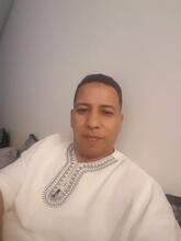 انا من CASABLANCA، مطلق، 50 سنة هنا من أجل البحث عن شريك لتحقيق زواج عادي تعرف عليّ أكثر من خلال بروفايلي، فربّ صدفة خير من ألف ميعاد.
