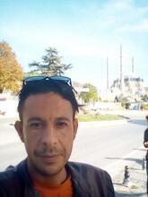 انا من اريانة، أعزب، 38 سنة هنا من أجل البحث عن شريك لتحقيق زواج عادي تعرف عليّ أكثر من خلال بروفايلي، فربّ صدفة خير من ألف ميعاد.