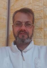 انا من المعقل، أعزب، 50 سنة هنا من أجل البحث عن شريك لتحقيق زواج عادي تعرف عليّ أكثر من خلال بروفايلي، فربّ صدفة خير من ألف ميعاد.
