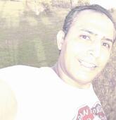 باختصار انا منفصل , شغلى فى التصميمات و الديكور و بطبخ باحتراف و بحب اهتم بمن حولى و محب للخير للجميع و بتمنى انسانه طيبه جميله مثقفه بحترم الرأى الاخر...