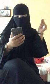 انا أرملة، 39 سنة هنا من أجل البحث عن شريك لتحقيق زواج عادي تعرف عليّ أكثر من خلال بروفايلي، فربّ صدفة خير من ألف ميعاد.