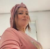انا أرملة، 39 سنة هنا من أجل البحث عن شريك لتحقيق زواج عادي تعرف عليّ أكثر من خلال بروفايلي، فربّ صدفة خير من ألف ميعاد.