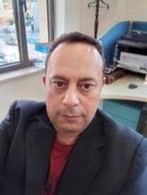 مساء الورد اسمي مروان عمري 60 سنة مطلق اقيم حاليا في فلسطين وضعي المالي الحمد لله ممتاز نعم عندي ولد واحد يعيش مع طليقتي وانا اعيش بمفردي في بيت املكه...