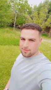 انا أعزب، 29 سنة هنا من أجل البحث عن شريك لتحقيق زواج عادي تعرف عليّ أكثر من خلال بروفايلي، فربّ صدفة خير من ألف ميعاد.
