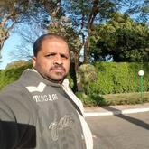 انا من الجيزة، مطلق، 52 سنة هنا من أجل البحث عن شريك لتحقيق زواج مسيار تعرف عليّ أكثر من خلال بروفايلي، فربّ صدفة خير من ألف ميعاد.