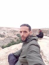 انا متزوج، 43 سنة هنا من أجل البحث عن شريك لتحقيق زواج متعدد تعرف عليّ أكثر من خلال بروفايلي، فربّ صدفة خير من ألف ميعاد.