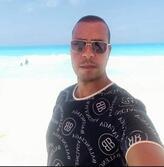 انا من الإسماعيلية، متزوج، 42 سنة هنا من أجل البحث عن شريك لتحقيق زواج عادي تعرف عليّ أكثر من خلال بروفايلي، فربّ صدفة خير من ألف ميعاد.