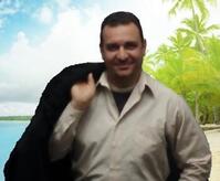 هادئ الطبع ، أعيش حياة مرتبه و منظمة و هادئة ، واعي أعلم ماذا أريد ، أحترم الآخر و أراءه رغم الإختلافات ، أكره الهرجله في الحياة ، متحمل للمسئولية...