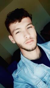 انا أعزب، 22 سنة هنا من أجل البحث عن شريك لتحقيق علاقة تعارف تعرف عليّ أكثر من خلال بروفايلي، فربّ صدفة خير من ألف ميعاد.