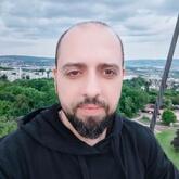 انا من حلب، مطلق، 43 سنة هنا من أجل البحث عن شريك لتحقيق زواج عادي تعرف عليّ أكثر من خلال بروفايلي، فربّ صدفة خير من ألف ميعاد.
