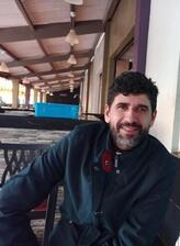 انا مطلق، 47 سنة هنا من أجل البحث عن شريك لتحقيق زواج عادي تعرف عليّ أكثر من خلال بروفايلي، فربّ صدفة خير من ألف ميعاد.