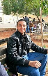 انا أعزب، 33 سنة هنا من أجل البحث عن شريك لتحقيق علاقة تعارف تعرف عليّ أكثر من خلال بروفايلي، فربّ صدفة خير من ألف ميعاد.