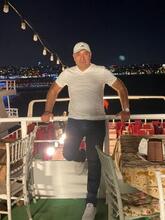 انا من بيروت، مطلق، 54 سنة هنا من أجل البحث عن شريك لتحقيق زواج عادي تعرف عليّ أكثر من خلال بروفايلي، فربّ صدفة خير من ألف ميعاد.