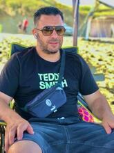 انا أعزب، 43 سنة هنا من أجل البحث عن شريك لتحقيق علاقة تعارف تعرف عليّ أكثر من خلال بروفايلي، فربّ صدفة خير من ألف ميعاد.