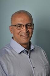 انا مطلق، 60 سنة هنا من أجل البحث عن شريك لتحقيق زواج عادي تعرف عليّ أكثر من خلال بروفايلي، فربّ صدفة خير من ألف ميعاد.