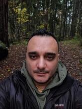 انا من السويد، مطلق، 35 سنة هنا من أجل البحث عن شريك لتحقيق زواج عادي تعرف عليّ أكثر من خلال بروفايلي، فربّ صدفة خير من ألف ميعاد.