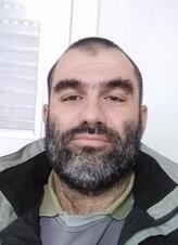 انا متزوج، 47 سنة هنا من أجل البحث عن شريك لتحقيق زواج عادي تعرف عليّ أكثر من خلال بروفايلي، فربّ صدفة خير من ألف ميعاد.