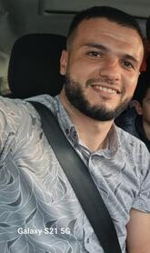 انا من الجزائر، أعزب، 32 سنة هنا من أجل البحث عن شريك لتحقيق زواج عادي تعرف عليّ أكثر من خلال بروفايلي، فربّ صدفة خير من ألف ميعاد.