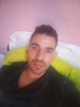 انا أعزب، 32 سنة هنا من أجل البحث عن شريك لتحقيق علاقة تعارف تعرف عليّ أكثر من خلال بروفايلي، فربّ صدفة خير من ألف ميعاد.