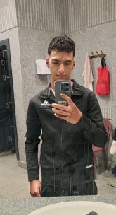 انا أعزب، 18 سنة هنا من أجل البحث عن شريك لتحقيق علاقة تعارف تعرف عليّ أكثر من خلال بروفايلي، فربّ صدفة خير من ألف ميعاد.