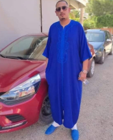 انا من آكيتين الجديدة، أعزب، 35 سنة هنا من أجل البحث عن شريك لتحقيق زواج عادي تعرف عليّ أكثر من خلال بروفايلي، فربّ صدفة خير من ألف ميعاد.