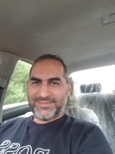 انا من بغداد، متزوج، 43 سنة هنا من أجل البحث عن شريك لتحقيق زواج متعدد تعرف عليّ أكثر من خلال بروفايلي، فربّ صدفة خير من ألف ميعاد.