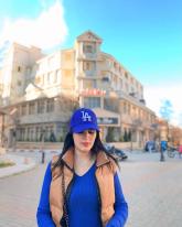 رياضية متفائلة و بحب البساطة و الإبتسامة منهجي في الحياة أقرب للمنهج الإسلامي عنه للعادات و التقاليد، يعني ماليش في النكد و لا الدراما و بكره التدخين و اجري و...