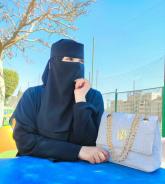 انا عزباء، 38 سنة هنا من أجل البحث عن شريك لتحقيق زواج عادي تعرف عليّ أكثر من خلال بروفايلي، فربّ صدفة خير من ألف ميعاد.