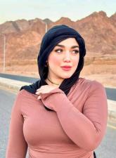انسانة عادية وبسيطة من عائلة محافظه متواضعة احترم نفسي جدا ابحث عن معرفة محترمة في الحدود المسموح بها اكره اللف والدوران مابحب العب مشاعر حد ولا احب خد يلعب بمشاعري...