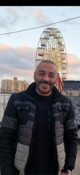 انا من الإسكندرية، أعزب، 45 سنة هنا من أجل البحث عن شريك لتحقيق علاقة تعارف تعرف عليّ أكثر من خلال بروفايلي، فربّ صدفة خير من ألف ميعاد.